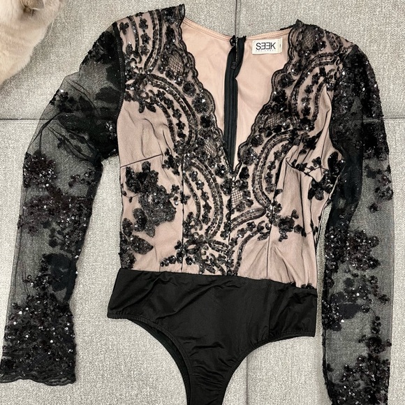 Black bodysuit with sequin and scallop detail - Picture 2 of 3